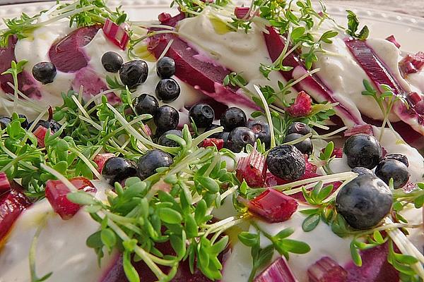 Leaf Salad with Beetroot and Sheep Cheese
