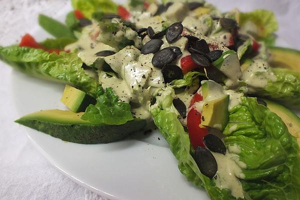 Lettuce with Avocado, Bell Pepper and Pumpkin Seeds