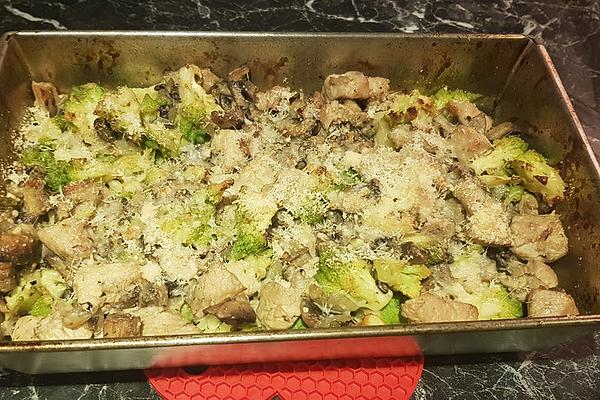 Low-carb Chicken Casserole with Mushrooms and Broccoli