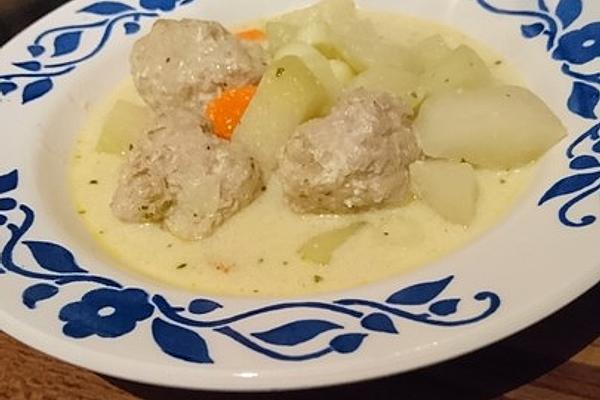 Low Carb Kohlrabi Stew with Meatballs