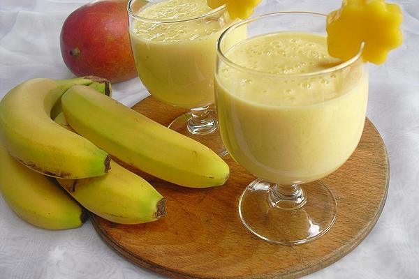 Exotic Papaya, Mango, Pineapple, Banana and Coconut Smoothie