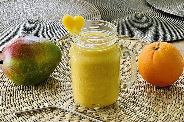 Mango-orange-banana Smoothie with Lime