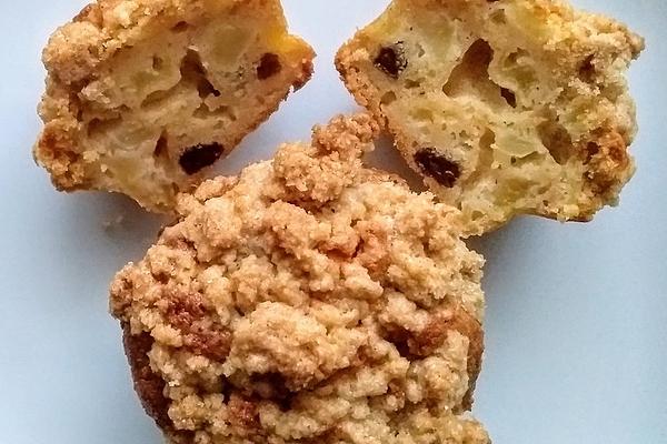 Marzipan – Apple – Muffins with Cinnamon Crumble