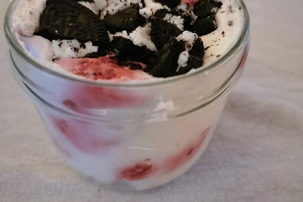 Mascarpone Cream with Raspberries and White Chocolate