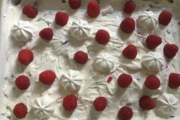 Mascarpone – Curd Cream with Raspberries and Meringue