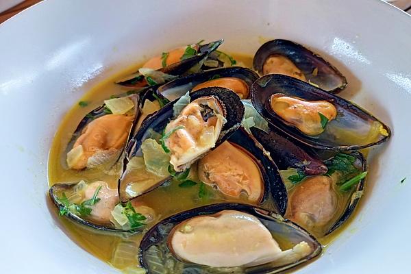 Mussels in Curry – White Wine Cream