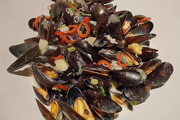 Mussels in Vietnamese Coconut Sauce