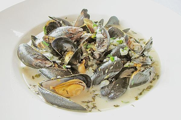Mussels with White Wine and Crème Fraiche