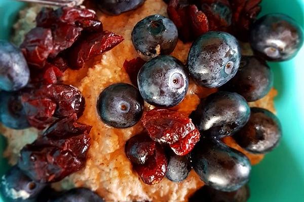 Nut Porridge with Berries