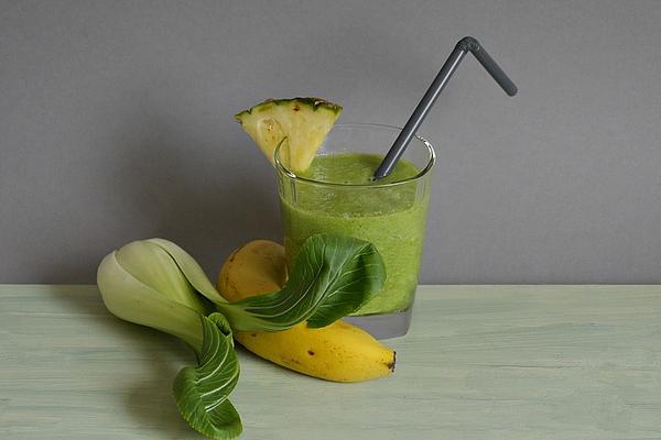 Pak Choi Smoothie with Pineapple and Banana
