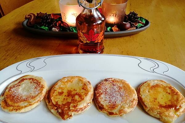 Pancakes with Yogurt and Maple Syrup