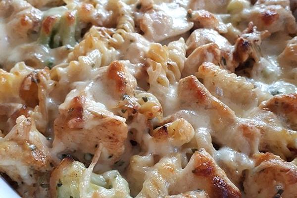 Pasta Bake with Broccoli and Hollandaise Sauce