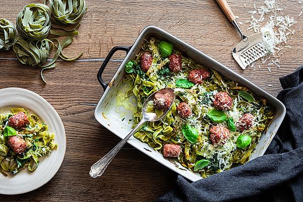Pasta Bake with Creamed Spinach and Meatballs