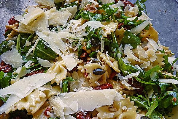 Pasta Salad, Hearty, with Rocket, Tomatoes and Parmesan