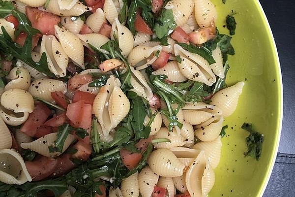 Pasta Salad with Arugula and Tomatoes