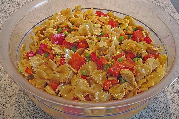 Pasta Salad with Chicken Breast and Peanuts