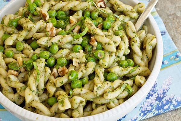 Pasta Salad with Peas and Pesto