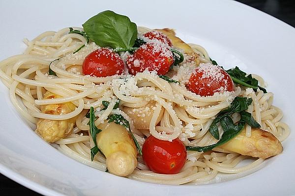 Pasta with Fried Asparagus, Cocktail Tomatoes and Rocket