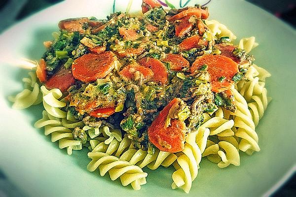 Pasta with Minced Meat, Leek and Carrots in Creamy Cheese Sauce