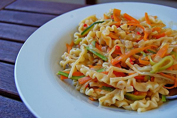 Pasta with Vegetable Julienne and Peanut Sauce