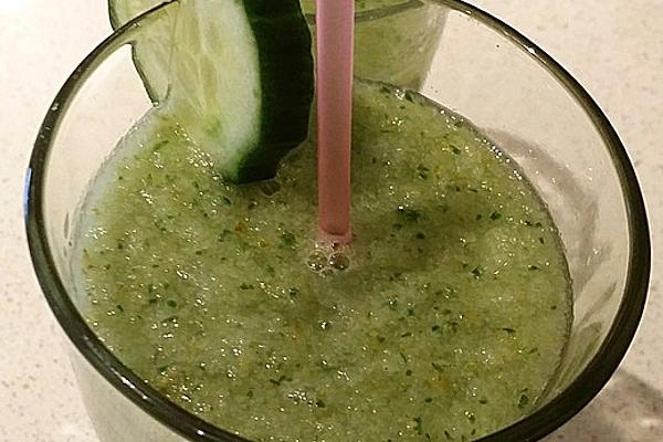 Pear and Cucumber Smoothie with Kick
