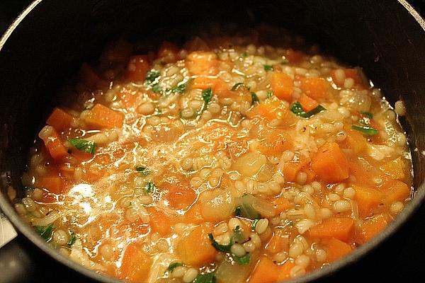 Pearl Barley with Tomato and Carrots