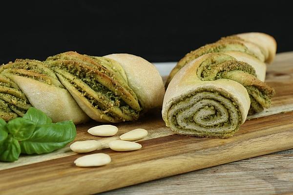 Pesto Bread with Basil