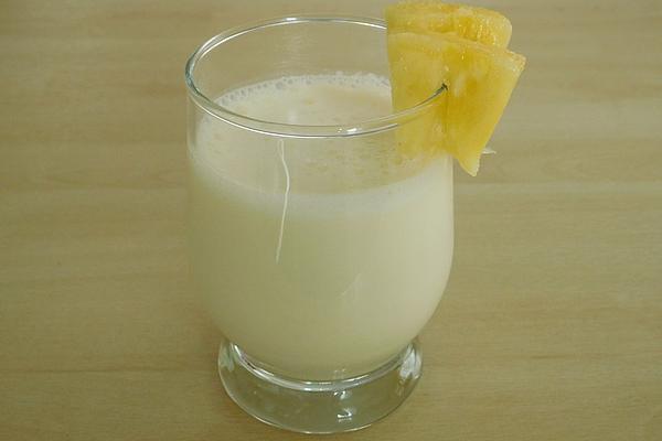 Pineapple Coconut Lassi – Indian Yogurt Drink
