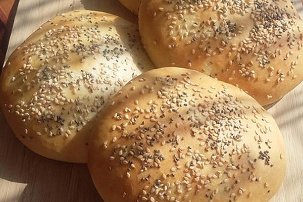 Pita – Bread with Sesame Seeds
