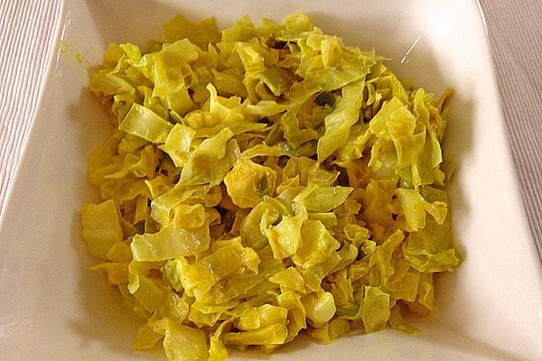 Pointed Cabbage in Curry Cream