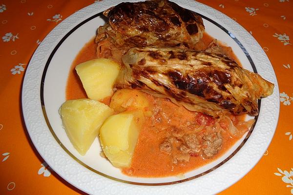 Pointed Cabbage Roulades in Tomato Sauce
