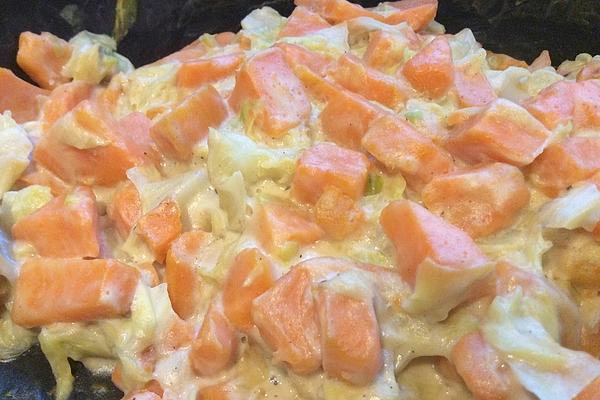 Pointed Cabbage with Sweet Potatoes in Vegan Cream Sauce
