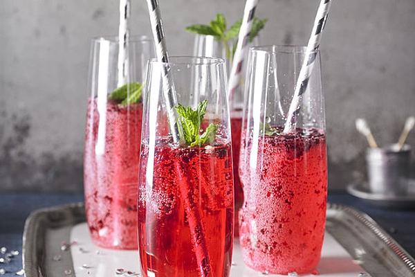 Pomegranate Drink with Prosecco and Mint