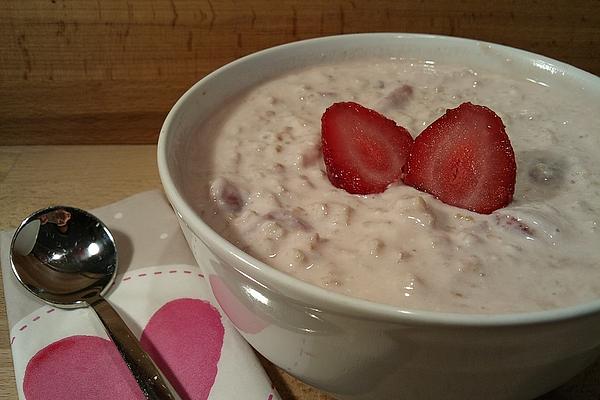Porridge with Cottage Cheese and Strawberries