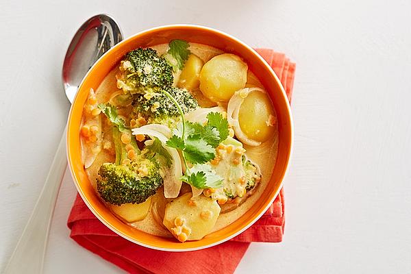 Potato and Broccoli Curry with Coconut Milk