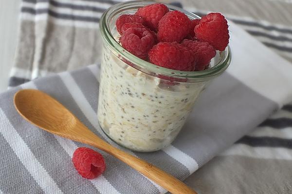 Protein Porridge with Bananas and Berries