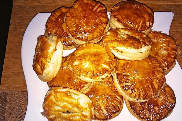 Puff Pastries with Goat Cheese – Honey – Filling