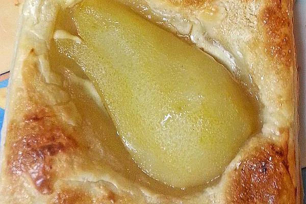Puff Pastry Pears with Mushroom Cheese