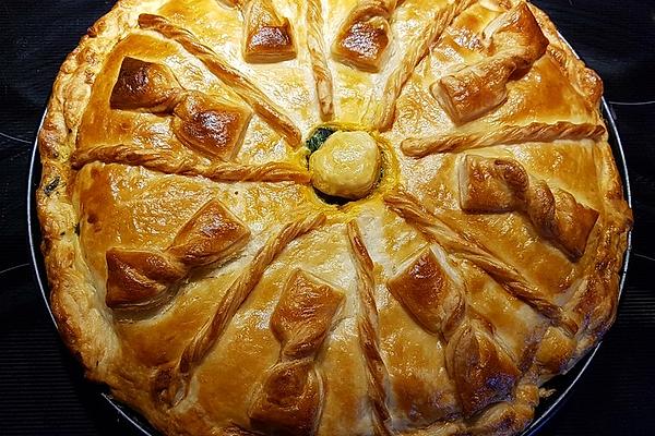 Puff Pastry Pie with Minced Meat and Spinach Filling
