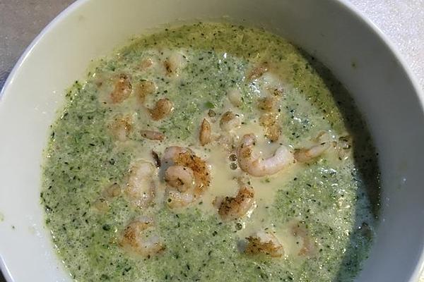 Quick and Easy Broccoli Soup with Prawns