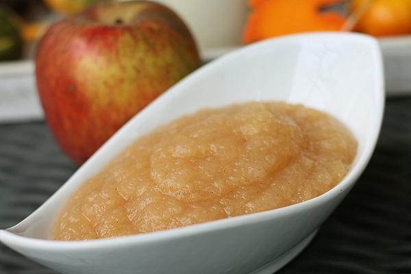 Quick Applesauce Without Peeling