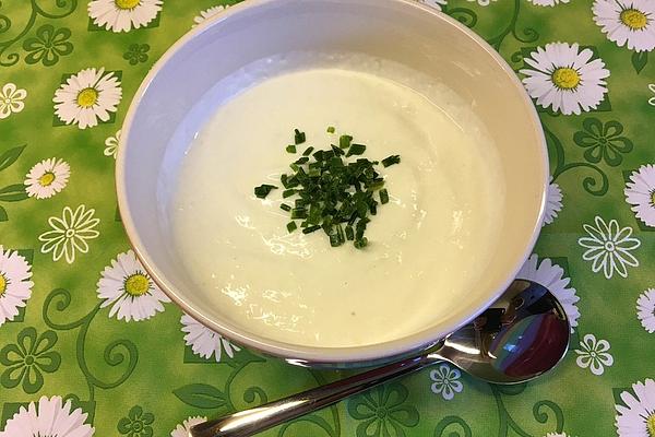 Quick Horseradish Yogurt Sauce with Potatoes