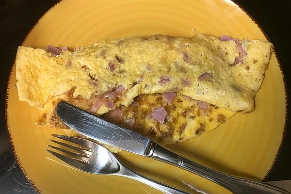 Quick Omelette with Fried Onions and Ham