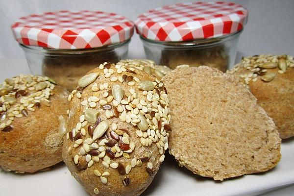 Quick Wholemeal Rolls Made from Quark – Oil Dough