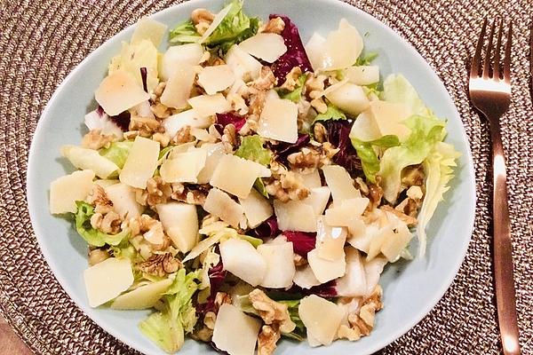 Radicchio – Pear – Salad with Walnuts and Parmesan
