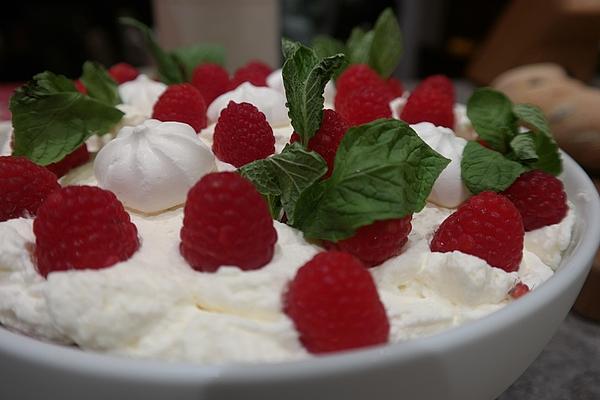 Raspberry and Mascarpone Cream with Meringue