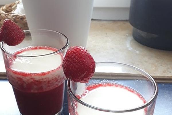 Reinhard`s Mashed Strawberries with Milk