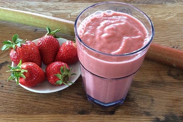 Rhubarb and Strawberry Smoothie