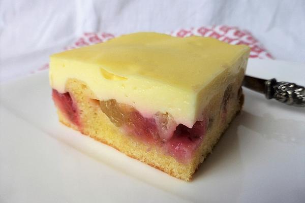 Rhubarb Slices with Vanilla-sour Cream Topping