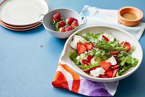 Rocket and Strawberry Salad with Mozzarella